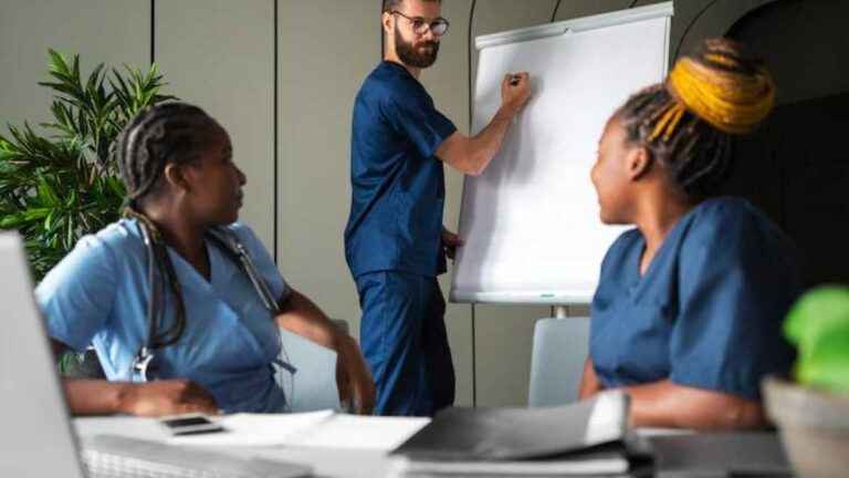 A faculdade de Enfermagem e seu papel na equipe de saúde