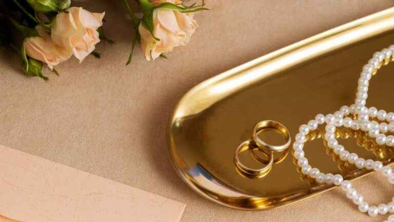 Descubra a Elegância em Nossa Coleção: Aliança de Compromisso, Colar Feminino e Cordão de Ouro