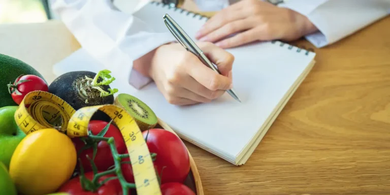 Como adaptar sua rotina alimentar com ajuda de nutricionista online